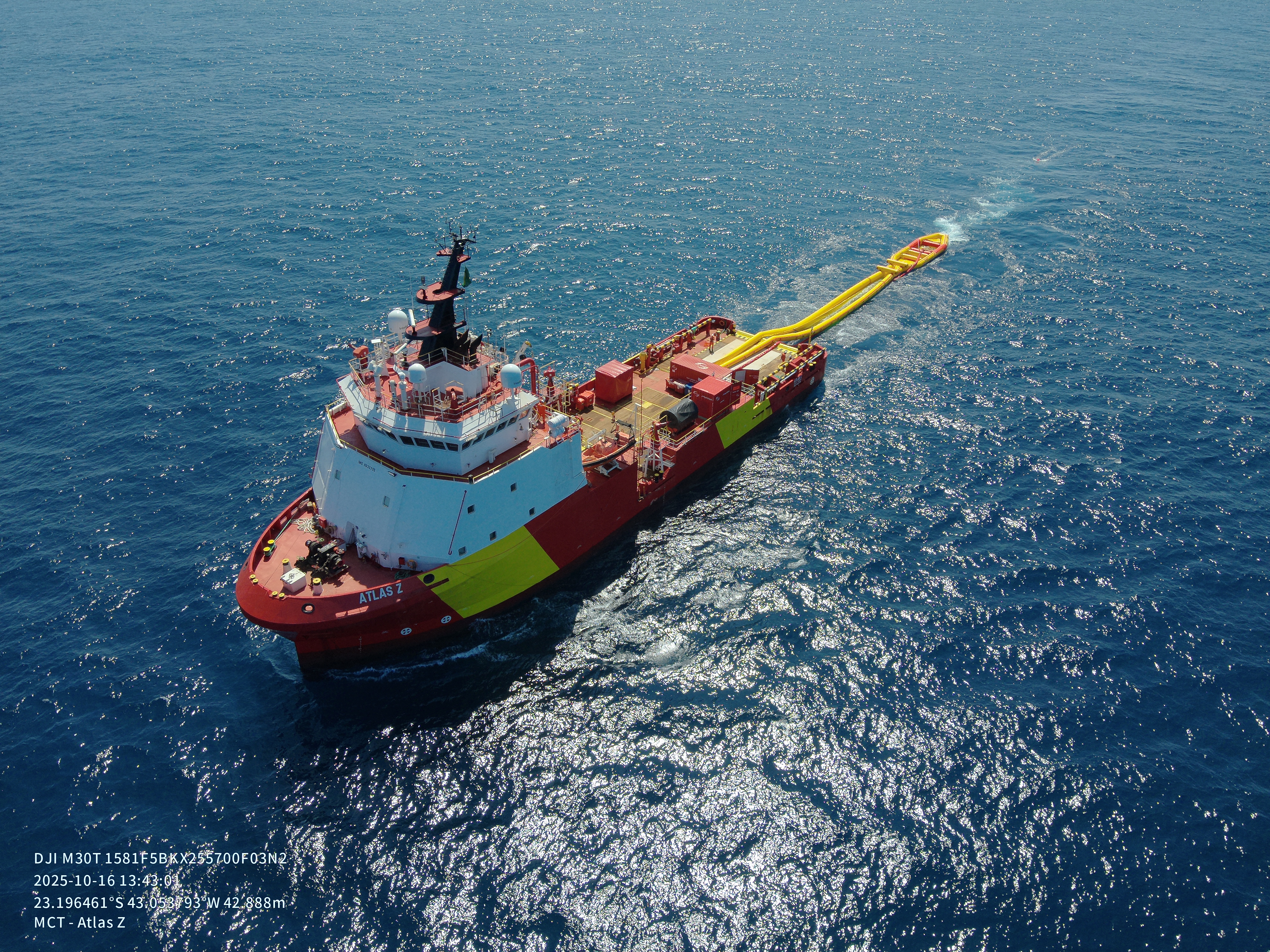Navio ATLAS Z da Galáxia  — foto aérea